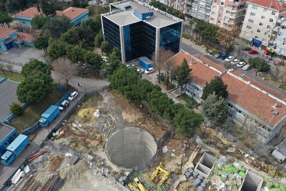 Aerial view of a construction site in Bahçelievler, İstanbul showcasing urban development.